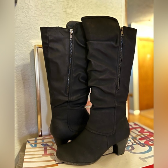 Tender Tootsies Women's Edina Boot, size 8W /L - Picture 3 of 6